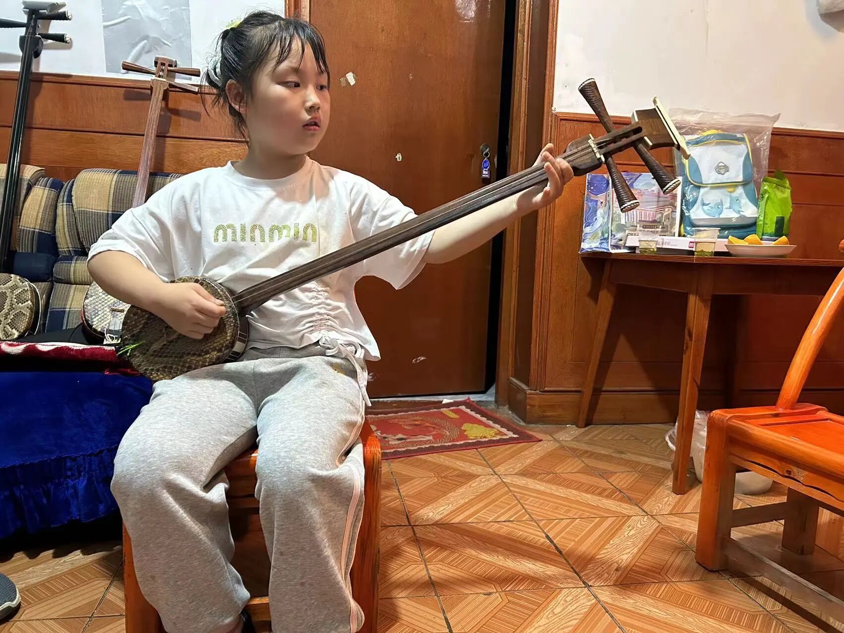 8岁留守女孩，是宜昌最小的